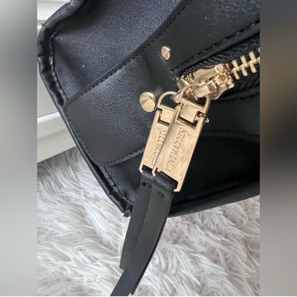 Steve Madden Elegant Black Handbag. - Picture 6 of 12
